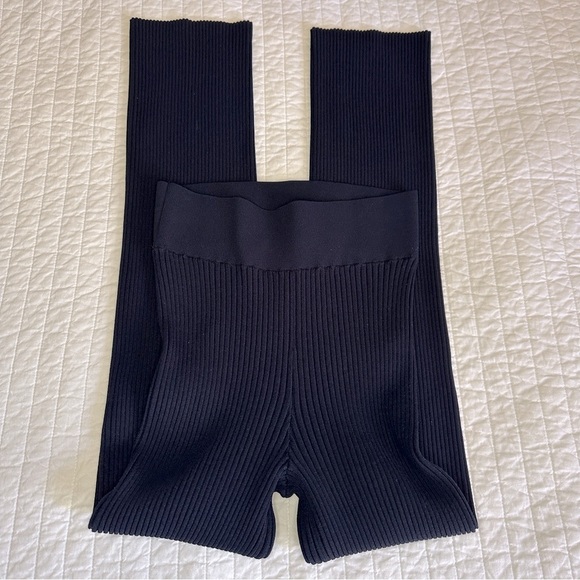 FRAME Ribbed Crop Kick Knit Flared Sweater Pant in Navy Sz. Small - Picture 6 of 11